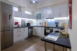 Retro Pop Classic 2 bed Luxury Hop to Acropolis