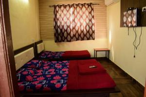 SAIRATNA HOTEL only 1 minute distance from sai temple