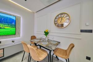 2 plus 1 fully equipped air conditioned apartment in Taksim square