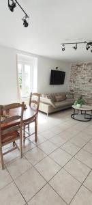 Maisons de vacances Maison en pierre avec jardin a 5 minutes des plages du Cabellou : photos des chambres