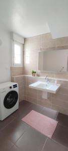 Maisons de vacances Maison en pierre avec jardin a 5 minutes des plages du Cabellou : photos des chambres