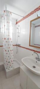 Maisons de vacances Maison en pierre avec jardin a 5 minutes des plages du Cabellou : photos des chambres