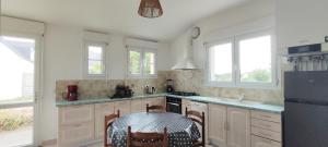 Maisons de vacances Maison en pierre avec jardin a 5 minutes des plages du Cabellou : photos des chambres