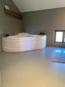 Maisons de vacances Spacious house in rural Quercy : photos des chambres