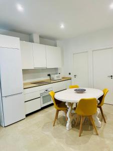 Spacious 3-bedroom family apartment in the historic center, Albaicín