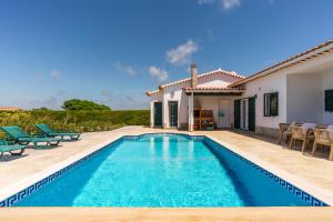 Sunny Ocean Villa with pool near Monte Clérigo beach
