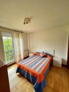 Chalet adosado con amplio jardín