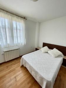Chalet adosado con amplio jardín