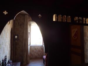 Sejours chez l'habitant Logis de La Meschaussee, dans donjon du XIe siecle : Chambre Familiale Deluxe