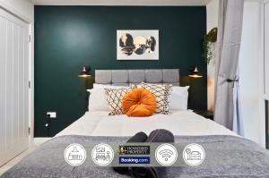 Luxurious 4Bedroom House By Homebird Property Management Short Lets & Serviced Accommodation Leeds With Private Parking, Garden & Patio Area - 4hvězdičkové hotely ve městě Leeds