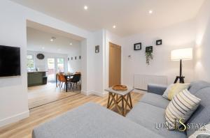 Luke Stays - Lonnen Drive