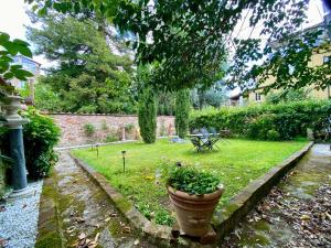 Gelso Moro Fashionable Stay in the Old Garden