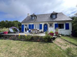 Maisons de vacances Spacieuse Maison Familiale avec Jardin 8 personnes Tregastel : photos des chambres