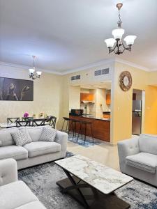 Luxury 2 Bedroom with Sea Views