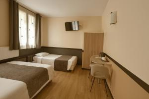 Hotels Hotel des Bains a 10 min de Paris : photos des chambres