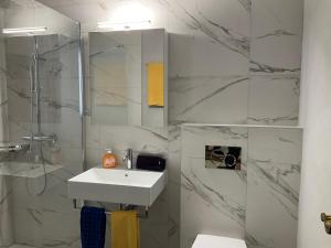 Studio Viramonte - charmantes Apartment mit Pool & Seeblick