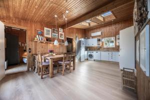 Large bright summerhouse with sea view and close to the ocean