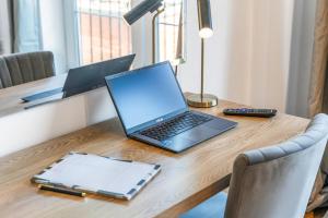 Luxury 2BR Apartment with Balcony views and Parking