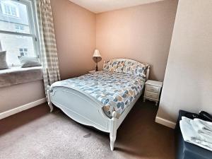 Netflix, Parking, Wifi, in Historical Townhouse Central Location by Lains Lettings