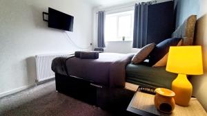 Family friendly 3-bed home free parking on site