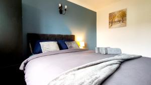 Family friendly 3-bed home free parking on site