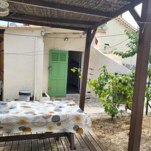 Appartements Studio f2 climatisee : photos des chambres