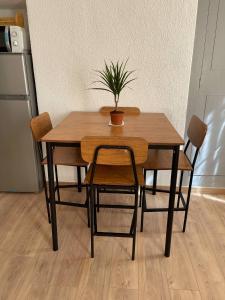 Vous viendrez vivre ici 2 pièces champ de blé garage à moto