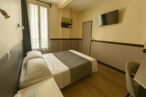 Hotels Hotel des Bains a 10 min de Paris : photos des chambres