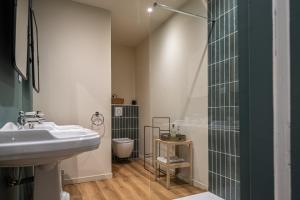 B&B / Chambres d'hotes La Chapelle sur la Sorgue : Suite Deluxe avec Lit King-Size