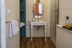 B&B / Chambres d'hotes La Chapelle sur la Sorgue : Suite - Vue sur Jardin