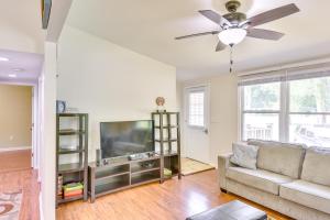 2 Mi to Warren Dunes Sawyer Apartment with Deck!