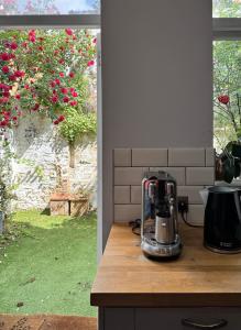 New! Spacious & Quiet 3 Bedroom House - Putney