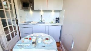 Appartements Beautiful suite in a historical castle in Loire Valley : photos des chambres