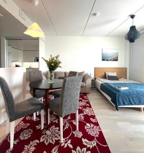 Cozy&Comfy 2BR Brand New Home near Metro