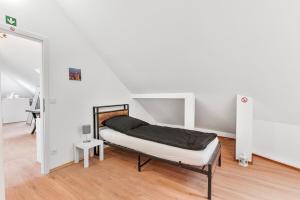 ZF03 Apartment für Monteure Stuttgart Zuffenhausen - weitere Schlafzimmer für zusätzliche 15 Personen im Haus vorhanden und an weiteren Standorten LS-CrewComfort - Hotel 3 stelle a Stoccarda