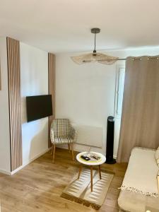 Appartements Studio EASY CHECK-IN 8 mins Disneyland 35 mins Paris FREE Starbucks coffee parking wifi : photos des chambres