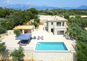 Villa Chriselia - 3 Bedrooms With Sea Access