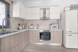 Villa Chriselia - 3 Bedrooms With Sea Access