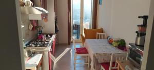 Stanza luminosa e panoramica