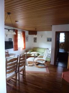 Ferienwohnung Menz - Alte Mühle - mit Milseburgblick und Gartenpool