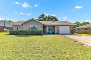 Deville Quarters Family Pet Friendly Fire Pit by the Beach