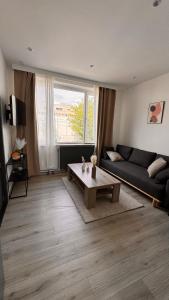 T2 Neuf Quartier Calme central et transport devant