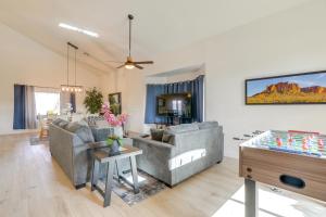 Pool and Hot Tub Spacious Phoenix-Area Escape