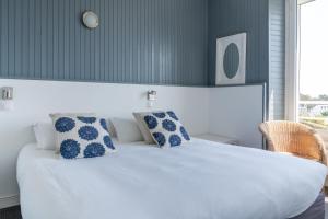 Hotels Hotel Des Deux Mers : photos des chambres
