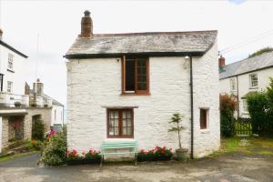 North Devon seaside cottage with log burner