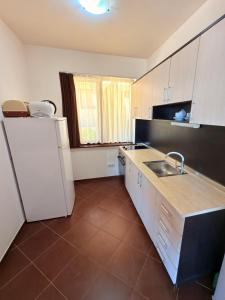 Sweet home see view pool escape