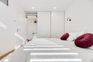 Modern 1 bedroom apartment in Ljubljana city center with covered parking