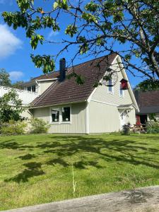 Villa Nor - Großes Haus am Wasser in Småland