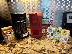 In the Heart of Town-3BR-2bath-500Mbps WiFi-4car parking-EV-boat