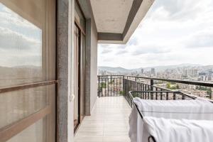 SkyView Luxe City View Apartment Saakadze Square